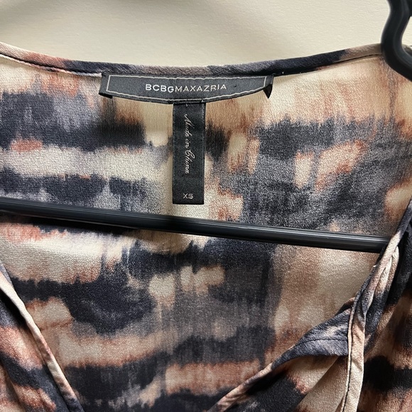 BCBG abstract silk JOSS shirt size small - Picture 4 of 7